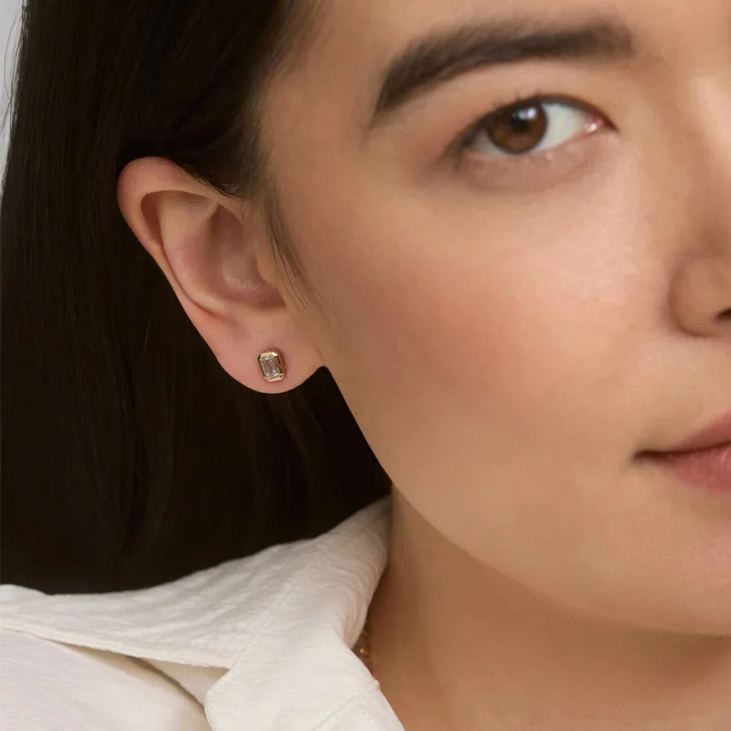 9K/14K/18K Massivgold Labor-Diamant-Ohrringe, Eingefasster Smaragdschliff, IGI-Zertifizierte Labor-Diamant-Ohrstecker, Feiner Schmuck – Detail 5