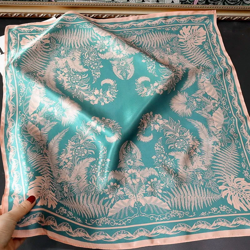 

Green Mulberry Silk Scarf Hair Shawls 65CM Women Luxury Designers Summer Shawl Square Neck Bandanas Bag Hand Accessories