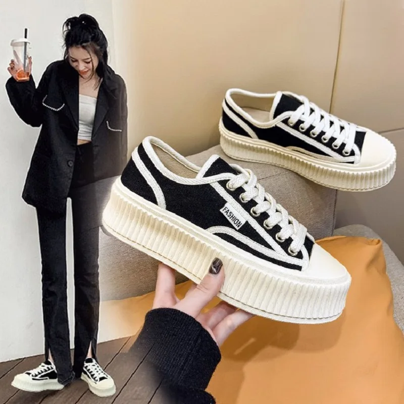 Large size high-top canvas shoes ladies vulcanized shoes thick-soled casual shoes 2022 Korean version lace-up breathable sneaker