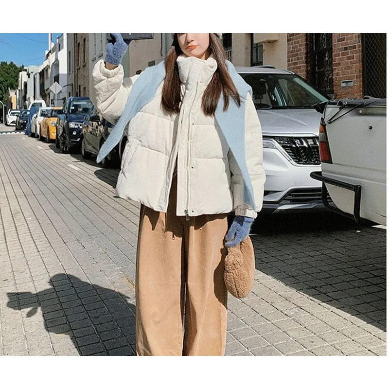2025 شتاء جديد سروال قصير سترة قطن المرأة الكورية معطف صغير ، سميكة Breadman كلية نمط معطف بلون عادية فيرسا