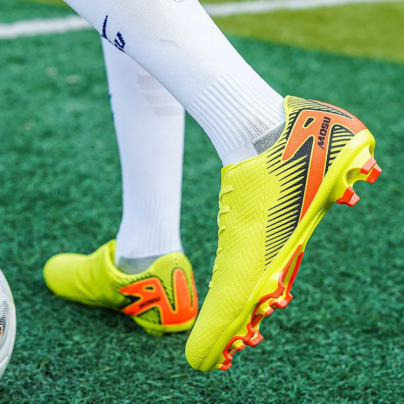 Men New Football Boots Original Field Resistant Casual Male Soccer Shoes Ultralight Comfortable Match Sneakers Football Shoes