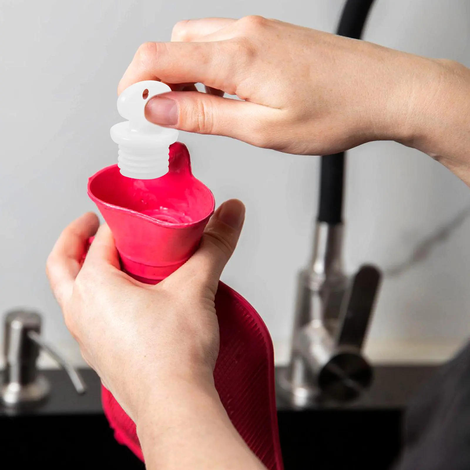 

5Pcs Plastic Hot Water Bag Stopper Small Leakproof Seal Plug Replacement Anti Leak Hot Water Bottle Stopper Plug