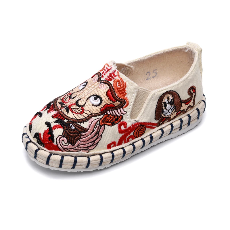 

New Old Beijing Cloth Shoes with Ethnic Style and Thousand Layered Embroidered Soles