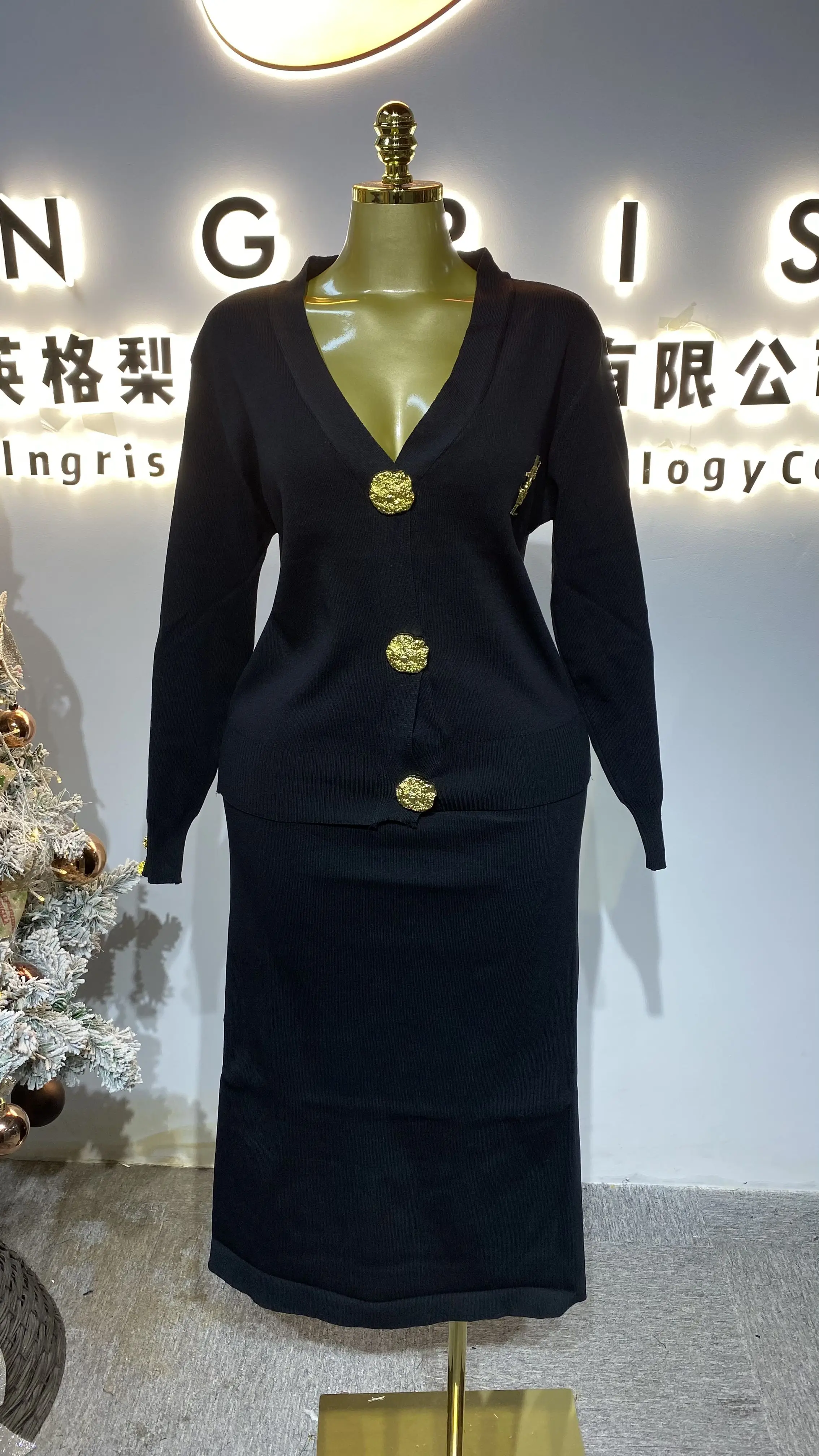 

New 2025 Women's Autumn/Winter Elegant Large Metal Buckle V-Neck Cardigan Dress Knit Set-GZXX430