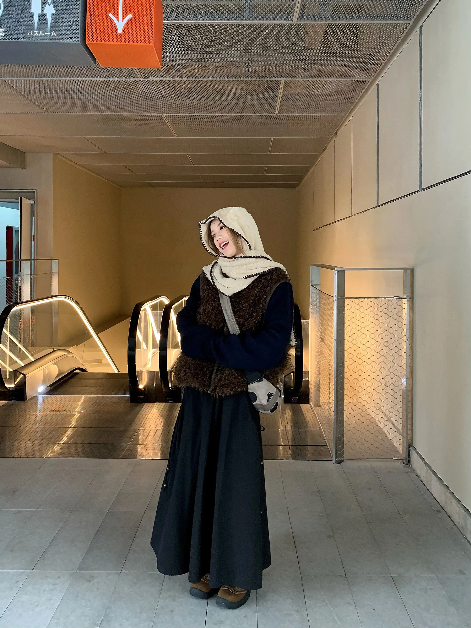 

Юбка LelyMooch с высокой талией, А-силуэт, для женщин, зимний сезон, из смесового полиэстера и нейлона, средней длины, плиссированная, с дизайнерскими элементами