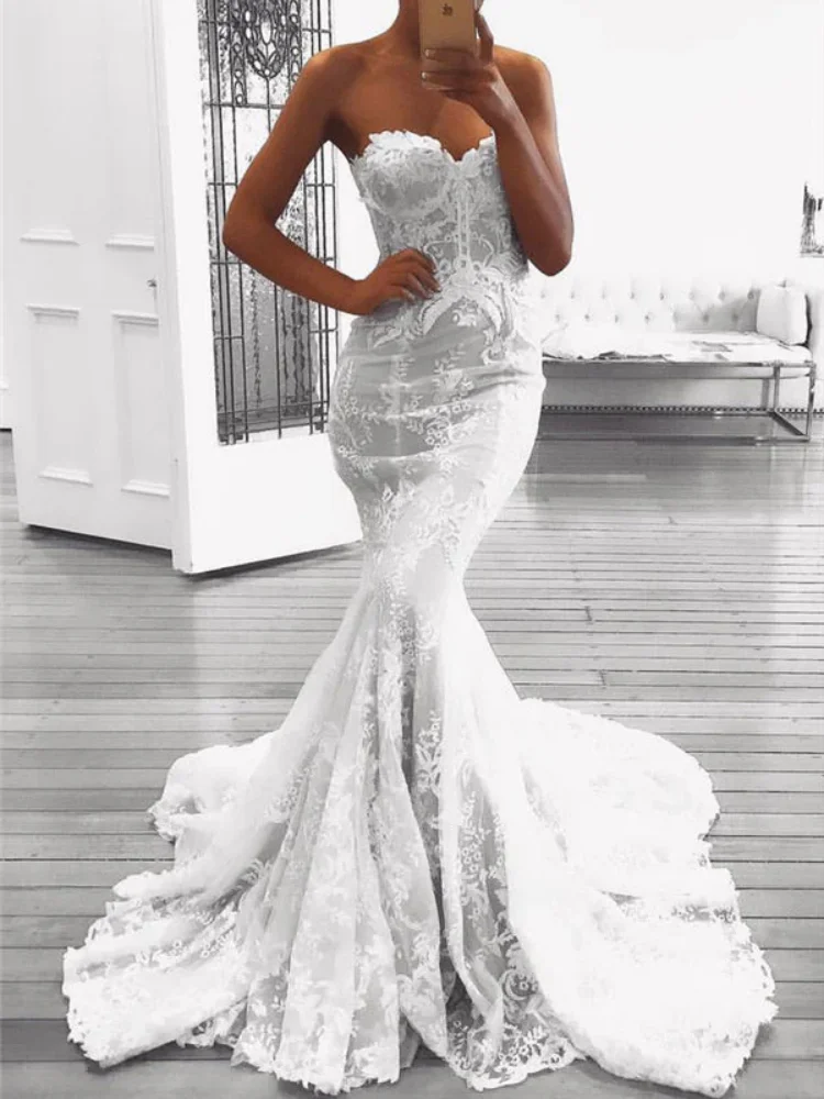 Customized White 2025 Women's Latest Fishtail Skirt Wedding Dress Strapless Sweetheart Neckline Backless Lace Decal Decoration