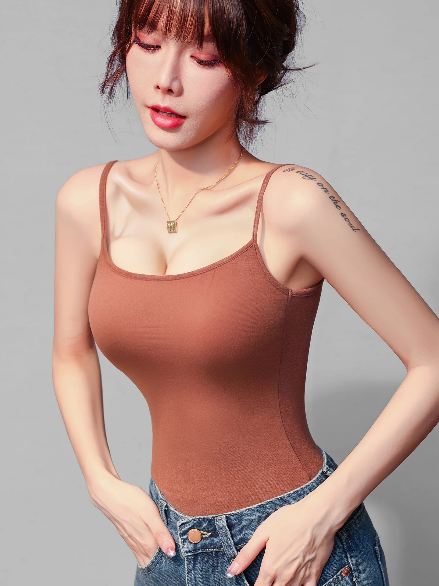 

Женский цельный жилет с ремешком и накладкой на грудь, эластичный облегающий корейский летний повседневный костюм, внутренняя и верхняя одежда