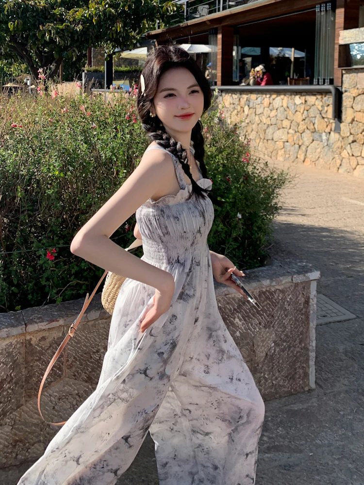 

Floral shoulder strap jumpsuit for women's summer 2024 new French style high waisted seaside vacation wide leg skirt pants