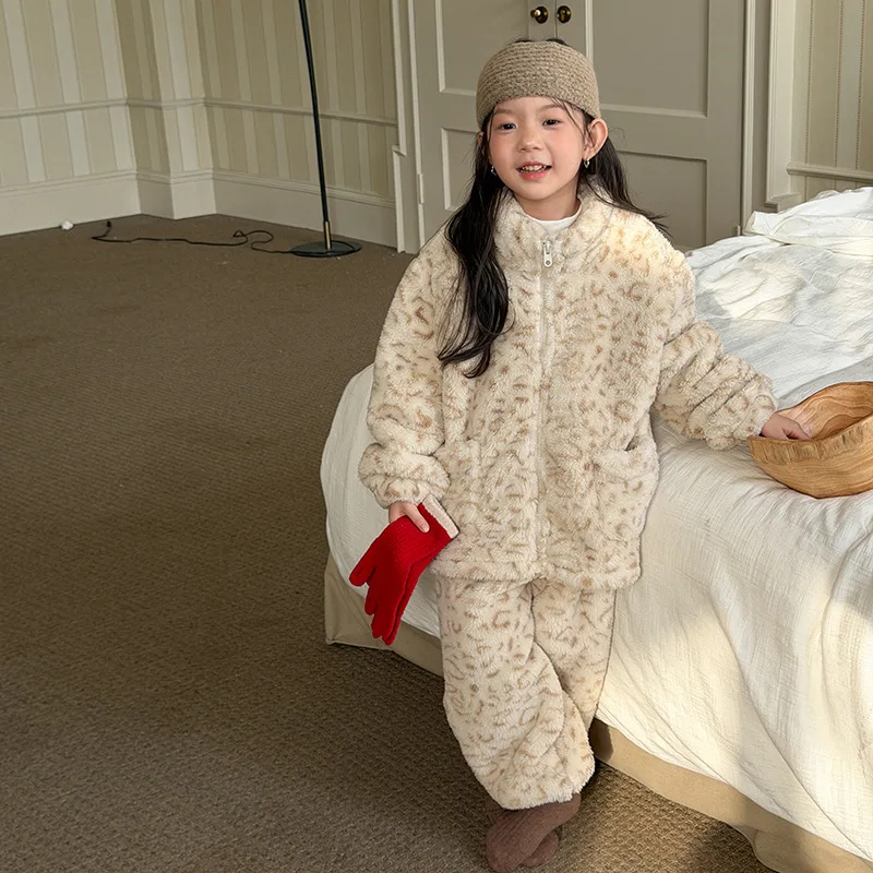 بيجامة للأولاد والبنات ملابس منزلية سميكة من القطيفة ناعمة ومريحة ملابس خارجية مريحة مطبوعة بشكل لطيف