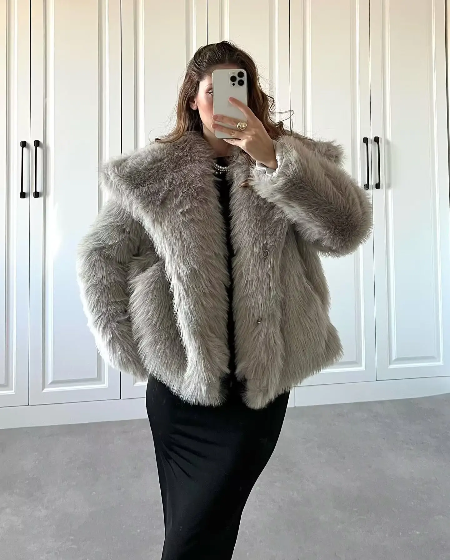 2024 Women Fashion Cropped Faux Fur Jacket Coat Long Sleeve Front Snap-button Female Outerwear Chic Lapel Collar Thick Coat A8