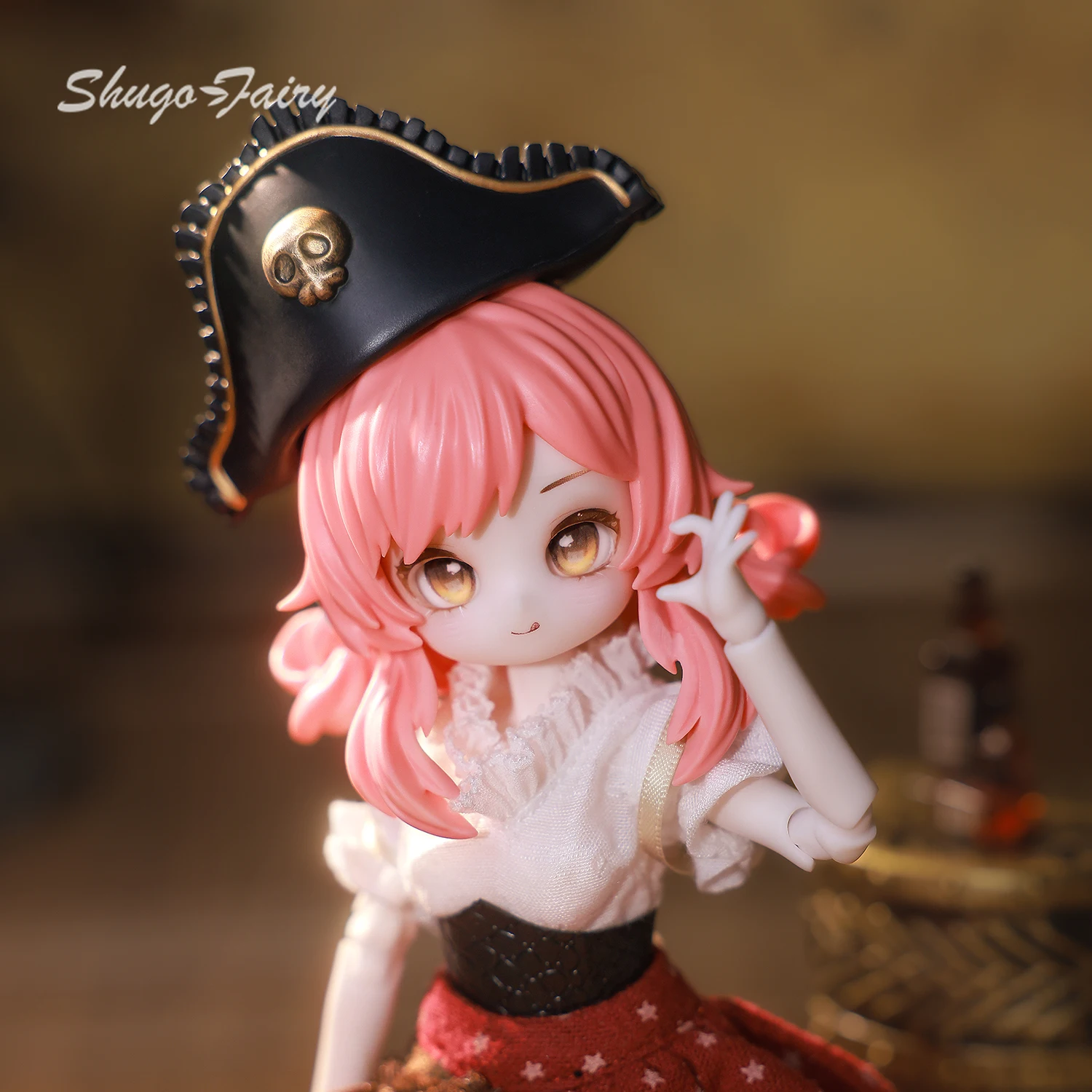 Figurki BJD w Blind Boxach 1/8 Falowane Włosy Pełny Zestaw Figurka Anime Kobieta Kapitan Ekspedycji Strój Pirata Peruka z Żywicy Wróżka Shuga