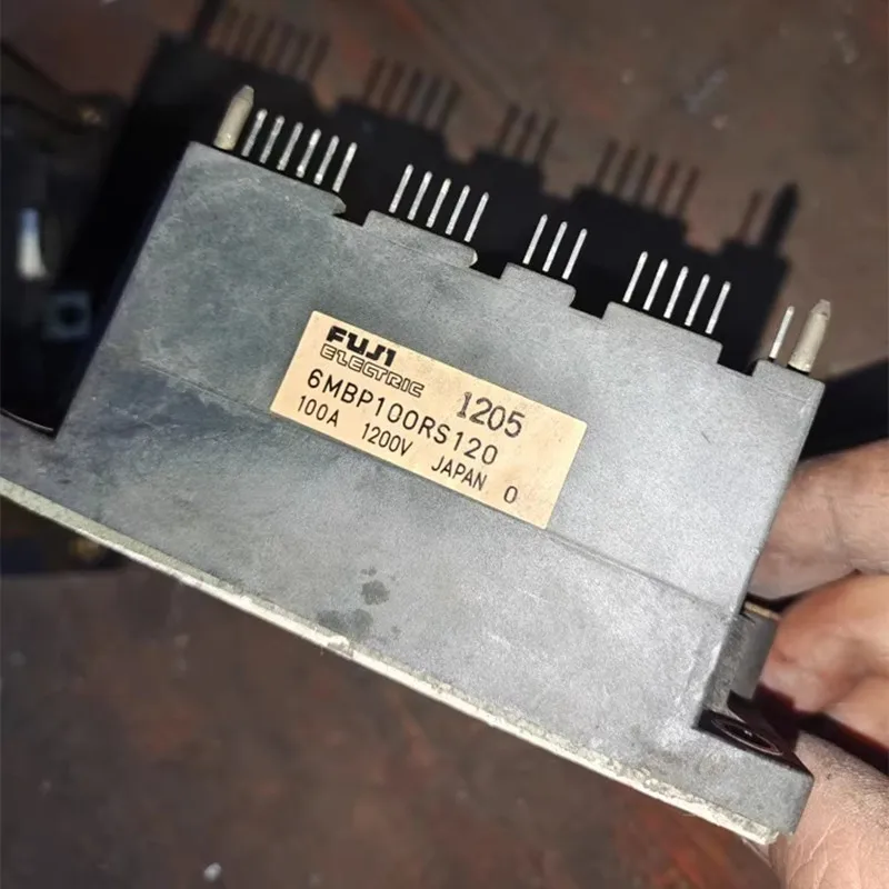 

Подержанный CLK100AA160 6подчеркнутый 100rs120