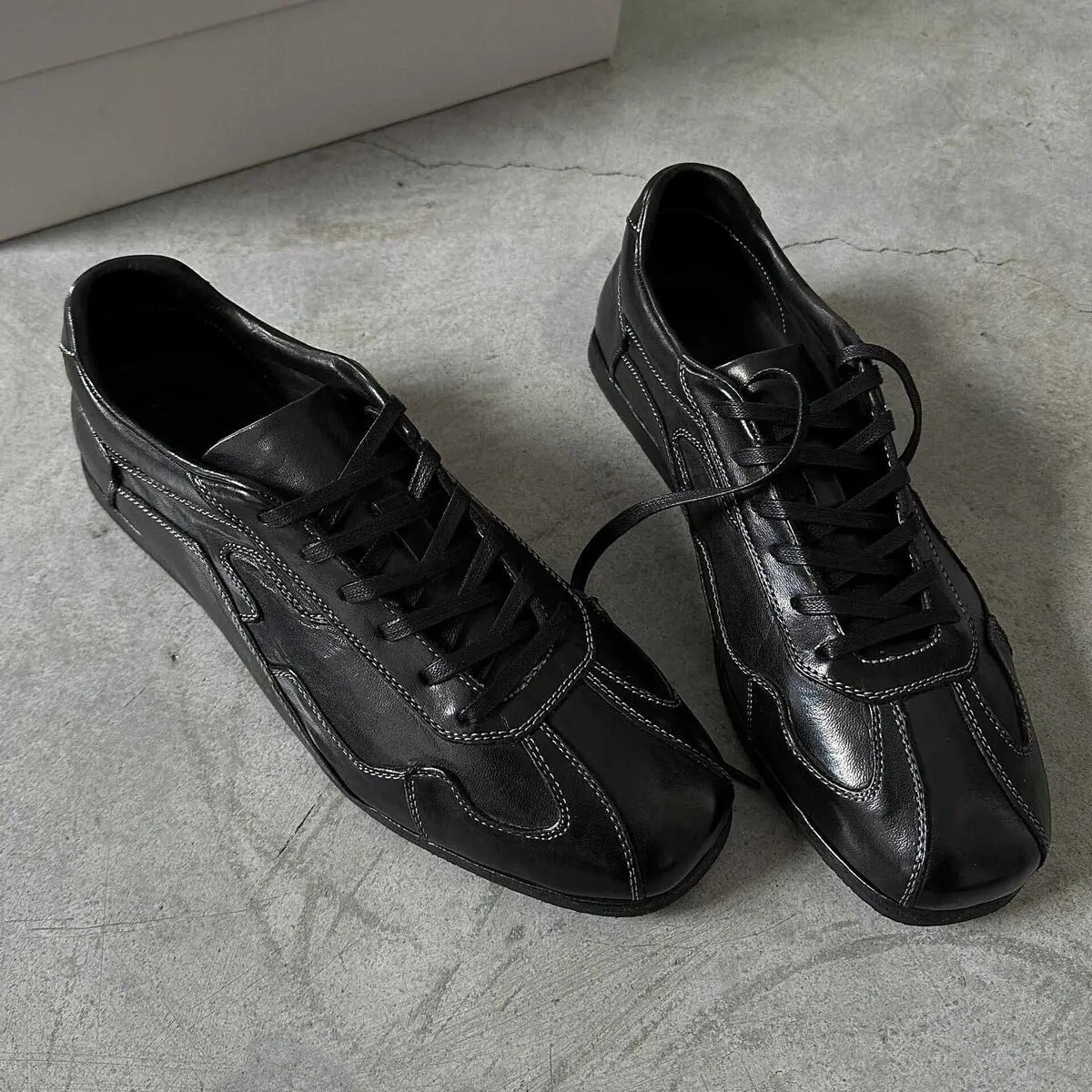 

Универсальные маленькие кожаные туфли для мужчин и женщин, на плоской подошве, чрезвычайно простые, классические, черные, для поездок на работу, ретро, повседневная обувь.