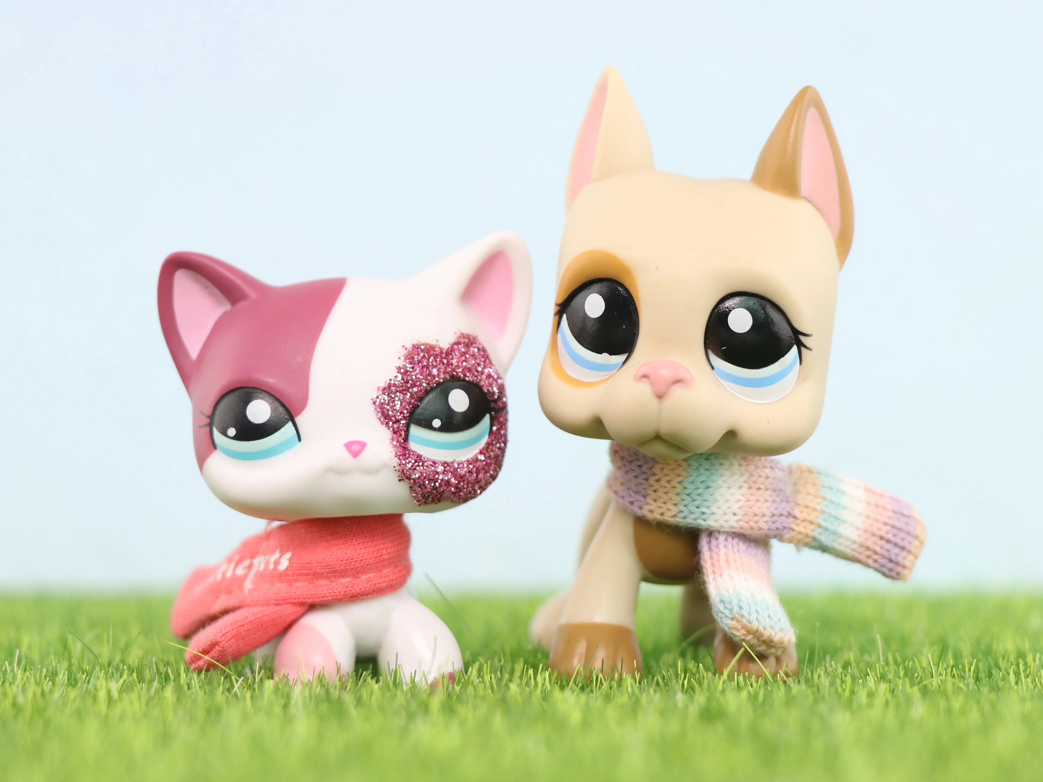 

2 pcs Toys Minilpsshop Big Eyes Bobble Head Toys Shorthair Cat #2291 Long Legs Great Dane #1647 Gifts for Children For lps