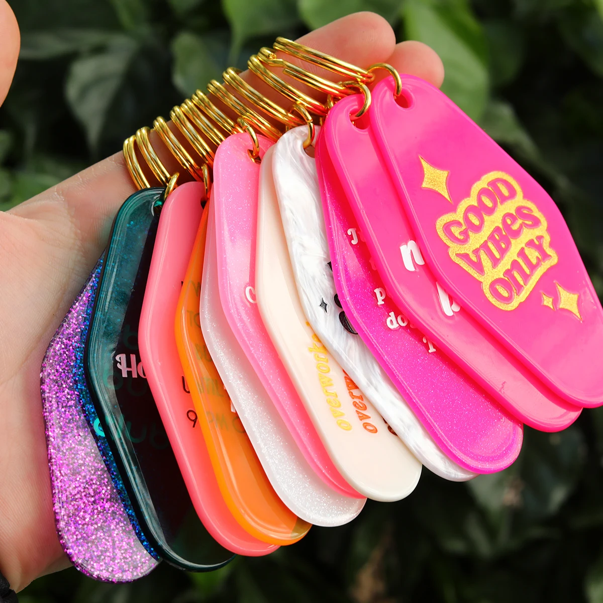 1 piece personalized hot pink good vibes/mega babe motel keychain hotel keychain keytags accessories