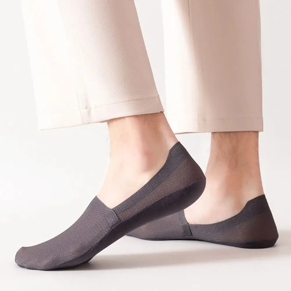 ถุงเท้าผู้ชายแบบยืดหยุ่น1คู่ถุงเท้าตาข่ายใส่สบายกันลื่นมองไม่เห็นระบายอากาศได้สีทึบถุงเท้าข้อต่ำ