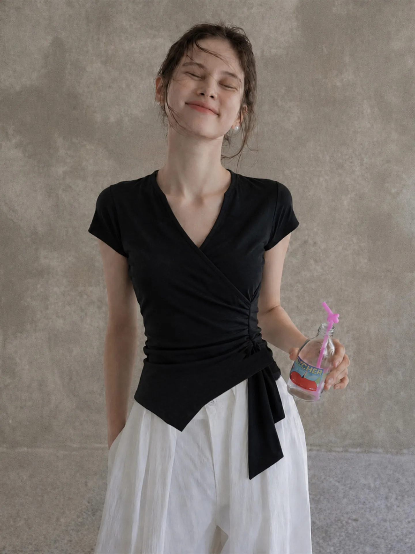 Summer Black V-Neck Short Sleeve T-Shirt Women's Belt Design Keel Waist Sense Old Money Style Commute Wind Korean Version Pur...