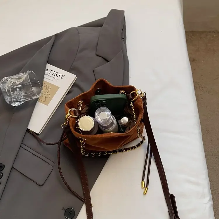 

Новинка 2023 года, маленькая квадратная сумка 2523, простая стильная модная сумка для поездок на работу, большая вместимость, универсальная ниша для отдыха на одно плечо