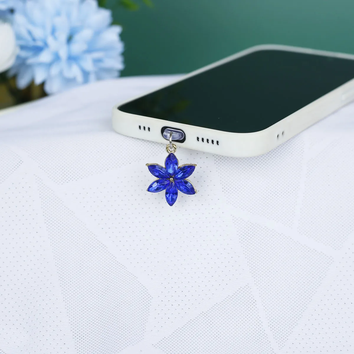 Decorazione per accessorio fiore esagonale in cristallo con pendente antipolvere per telefono cellulare per porta di tipo C per Iphone con cordino per prevenire la perdita