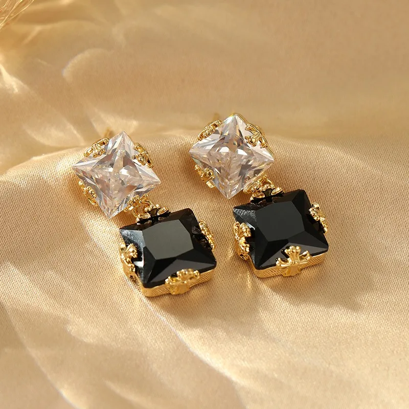 

Новые черно-белые серьги с квадратными цирконами, элитный стиль, легкий люкс, индивидуальный характер, серебро S925, для женщин