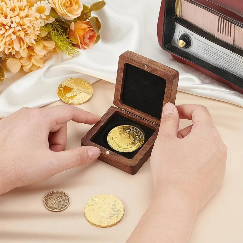 1 Set Single Wood Challenge Coin Presentation Display Gift Box with Black Velvet Inside 40mm Coin Storrage Box Clasp