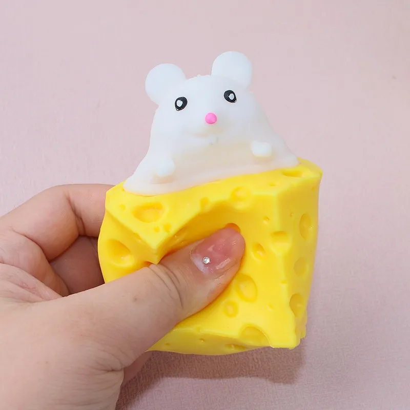 Jouet anti-Stress à presser en forme d'écureuil jaune, tasse de souris de fromage en Silicone, jouet créatif d'artefact de décompression