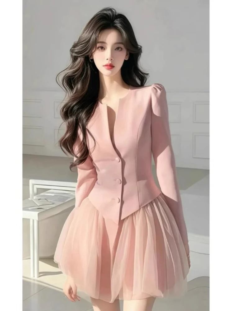 Advanced Sensation ชุดผู้หญิง 2025 ฤดูใบไม้ผลิคอลเลกชันใหม่เอวเอวเสื้อสเวตเตอร์ถักตาข่ายกระโปรงสั้นชุดสองชิ้น