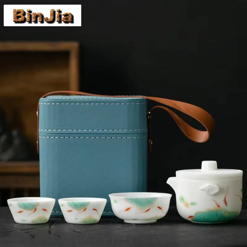 

Белый фарфоровый дорожный чайный сервиз ручной работы из ледяного нефрита, ручная роспись лотоса, горшок с ручным захватом, 1 3 чашки, портативная сумка-тоут из искусственной кожи