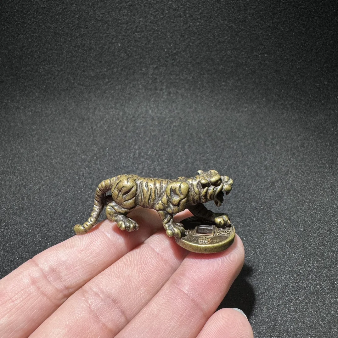 tiger Pocket pendant Money and wealth trinkets bronze Metal statue 5cm