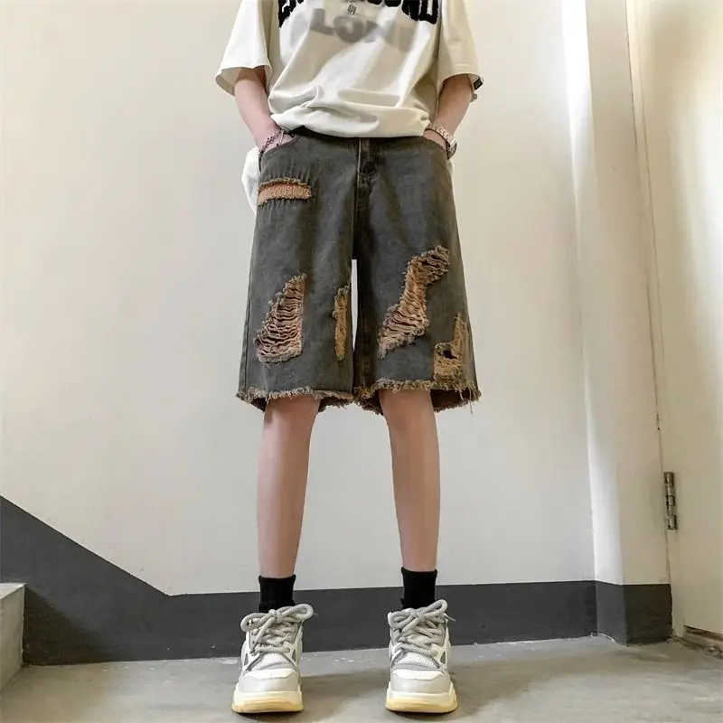 Homens verão na moda vintage streetwear y2k gótico rasgado calças de brim curtas masculino bolsos casuais solto em linha reta na altura do joelho denim shorts