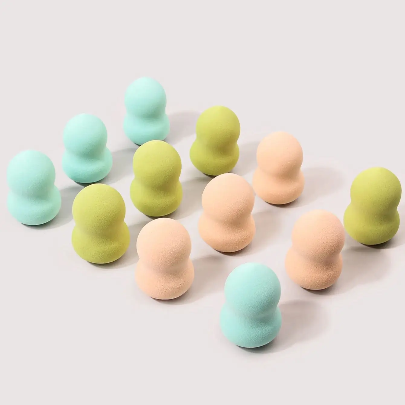 Mélangeur de beauté de taille moyenne, éponge de maquillage multicolore pour une Application parfaite de liquide, de crème et de poudre, humide sans latex, 12 pièces/paquet