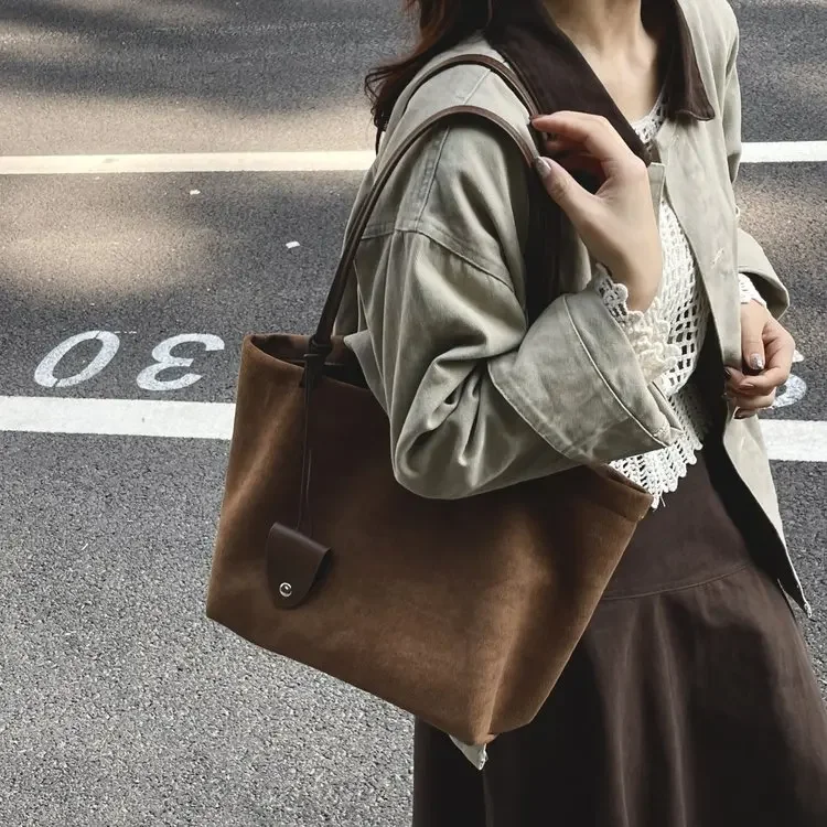 

2026 New French Matte Retro Large-capacity Tote Bag Versatile Daily Leisure Commuting Shoulder Handbag Women