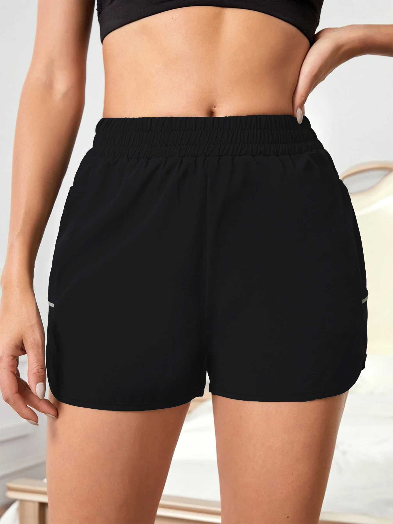Neue Damen-Shorts mit Handytasche, elastischem Bund, Sportgürtel, reflektierenden Streifen, lässige, modische Sportshorts. – Detail 3