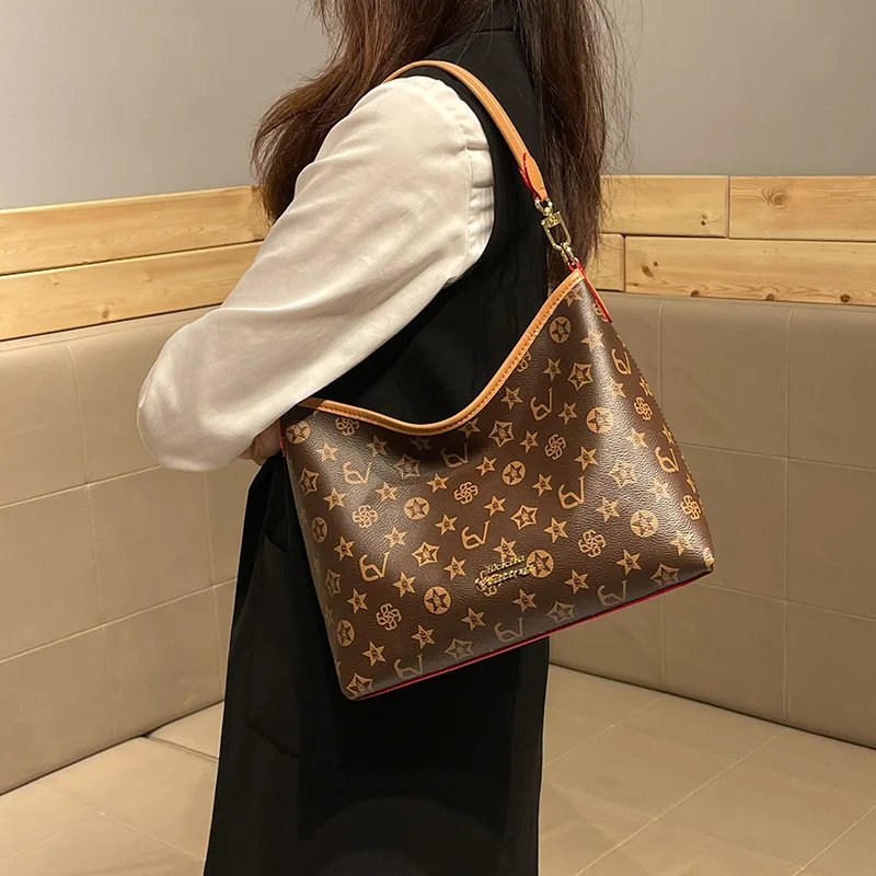 

Fashionable Women's Handbag Made of Premium Leather Boasting Trendy Casual Paris Daily Style