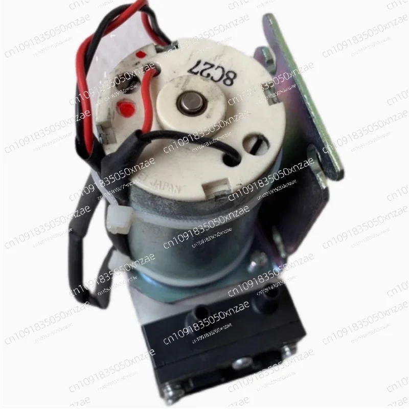 

Два ручных устройства DP0105-A1120-Y1-2541 Вакуумный компрессор DP DC2, б/у, 8 новых