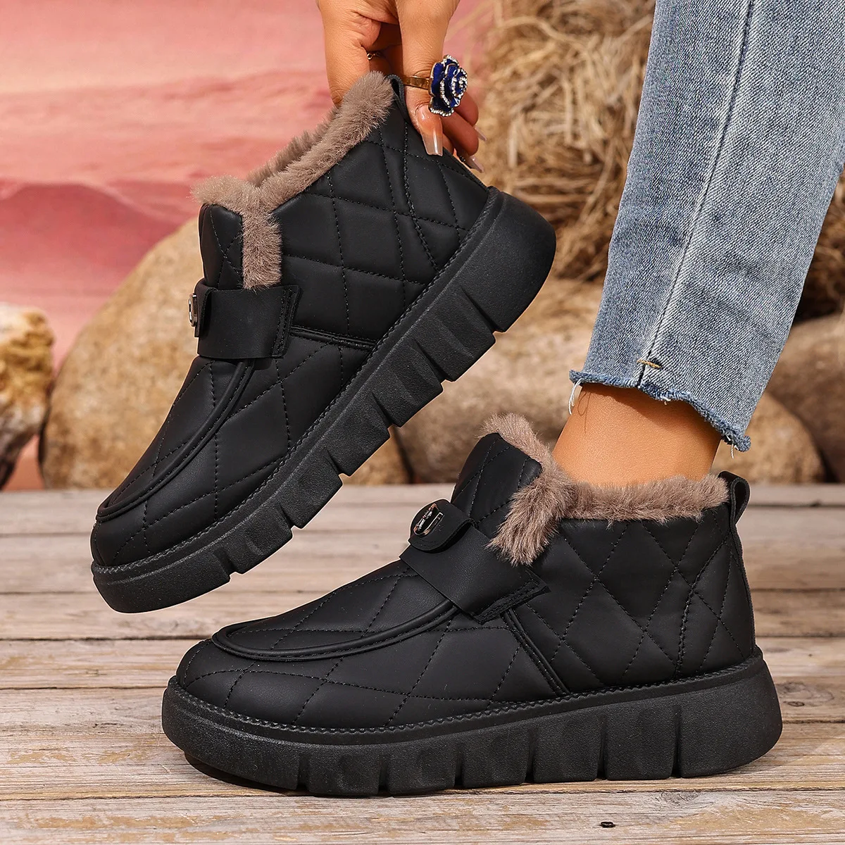 

New Women's Shoes 2025 Winter Thick Bottom Snow Boots with Velvet for Warmth and Wear Resistant Cotton Shoes