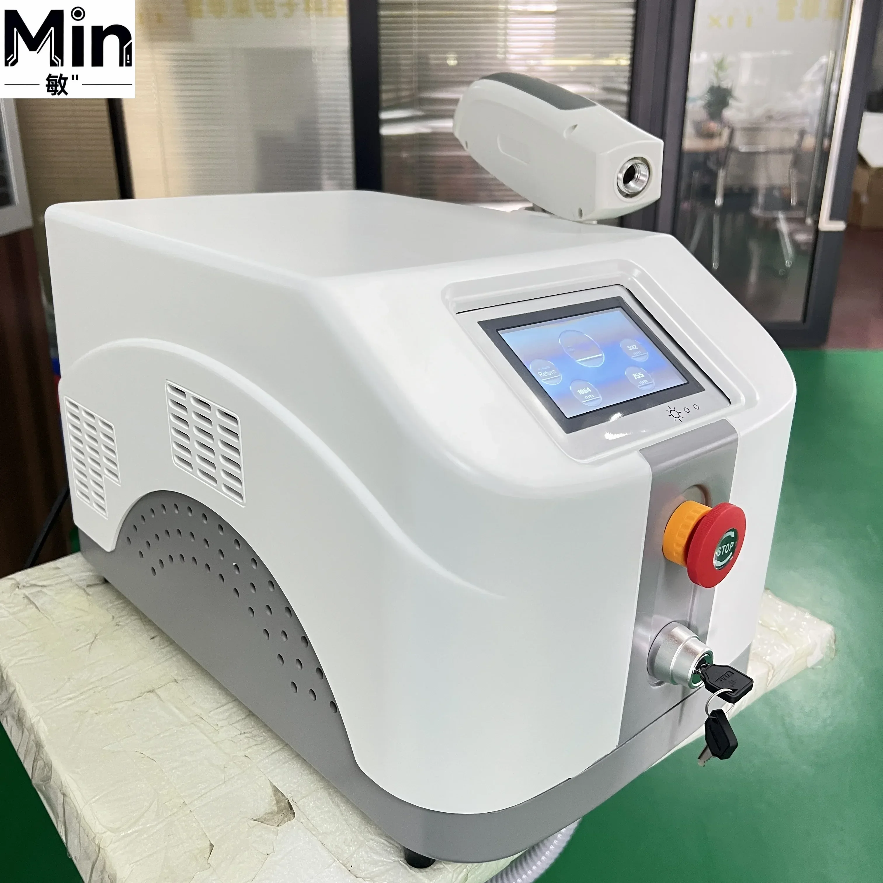 

Портативный лазер для удаления татуировок Q-Switch ND YAG с сертификатом CE (1064нм/532нм/1320нм)