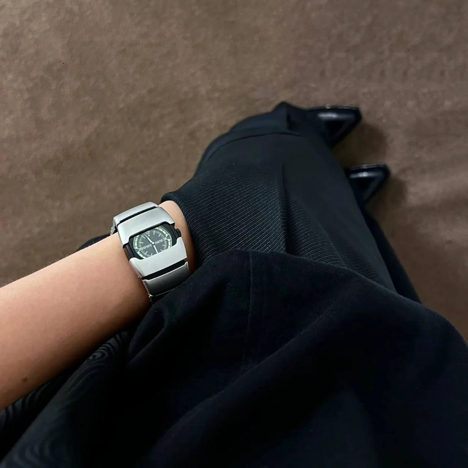 

L700 BENLYDESIGN Sleek stylish and uniquely Timepiece retro charm & cutting-edge stunning Modern Love masterpiece Wathes 2026