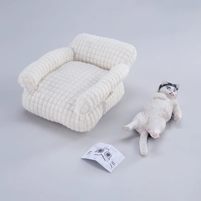 

【2025 Q4】JXK 1/6 Scale Lying on The Sofa Reading Newspapers Cute Lazy Cat Animals Model Fit 12'' Action Figures Desktop Ornament