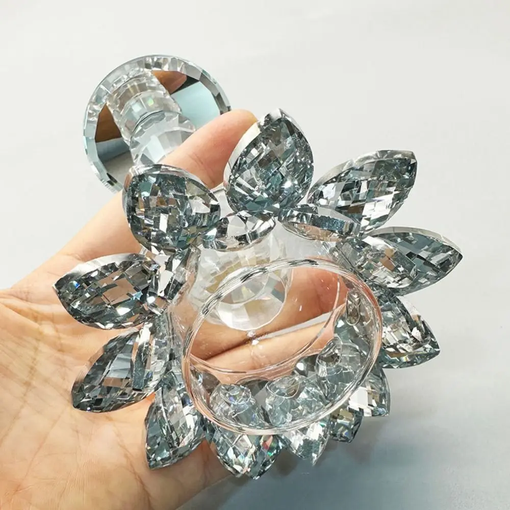 Practical Bright Crystal Lotus Candlestick Elegant Durable Glass Candle Stand Ornament Flat Bottom Lotus Flower Figurines Dinner