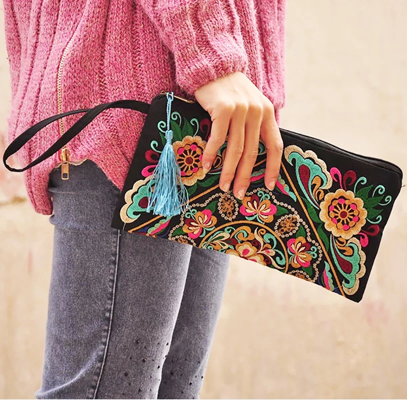 ISKYBOB Embroidered Women Handbag National Ethnic Style Butterfly Flower Bags Lady Clutch Tassel Small Flap Evening Bag 2024