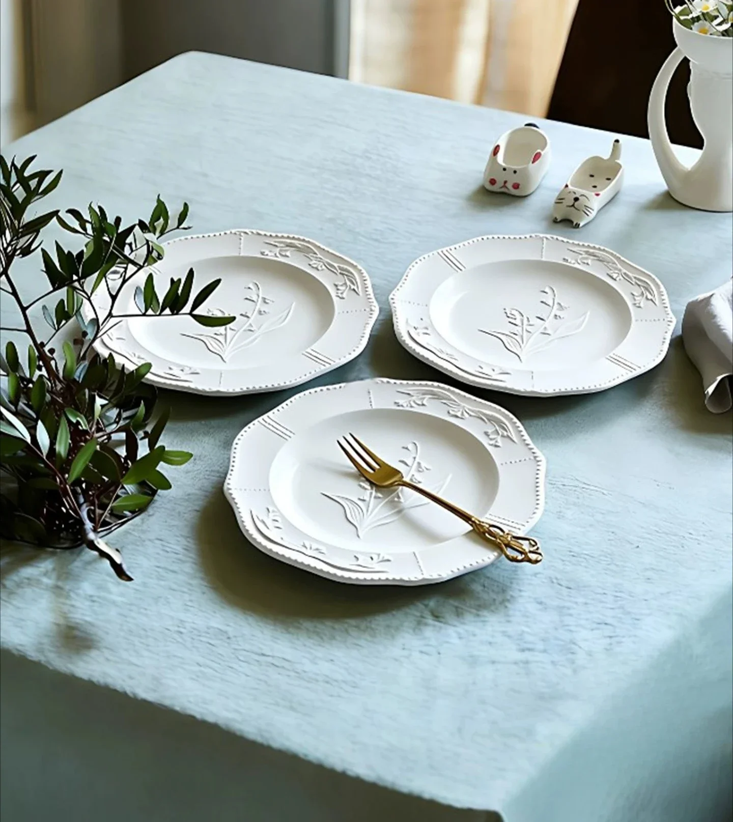 assiette-a-dessert-de-luxe-haut-de-gamme-cl-modern-life-embossed-retro-lily-of-the-valley-style-retro-motif-muguet-pour-la-maison