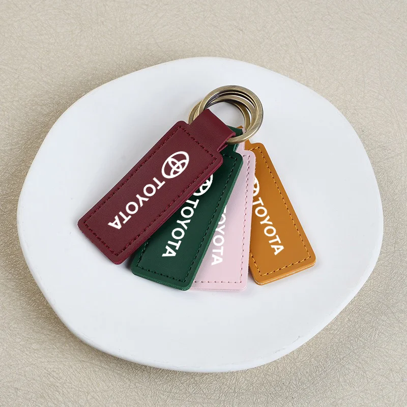 سلسلة مفاتيح جلدية للسيارة كيرينغ نمط جديد بسيط لتويوتا كورولا كامري Rav4 يارس هايلكس بريوس أوريس شر أفينسيس سباق ميراي #1