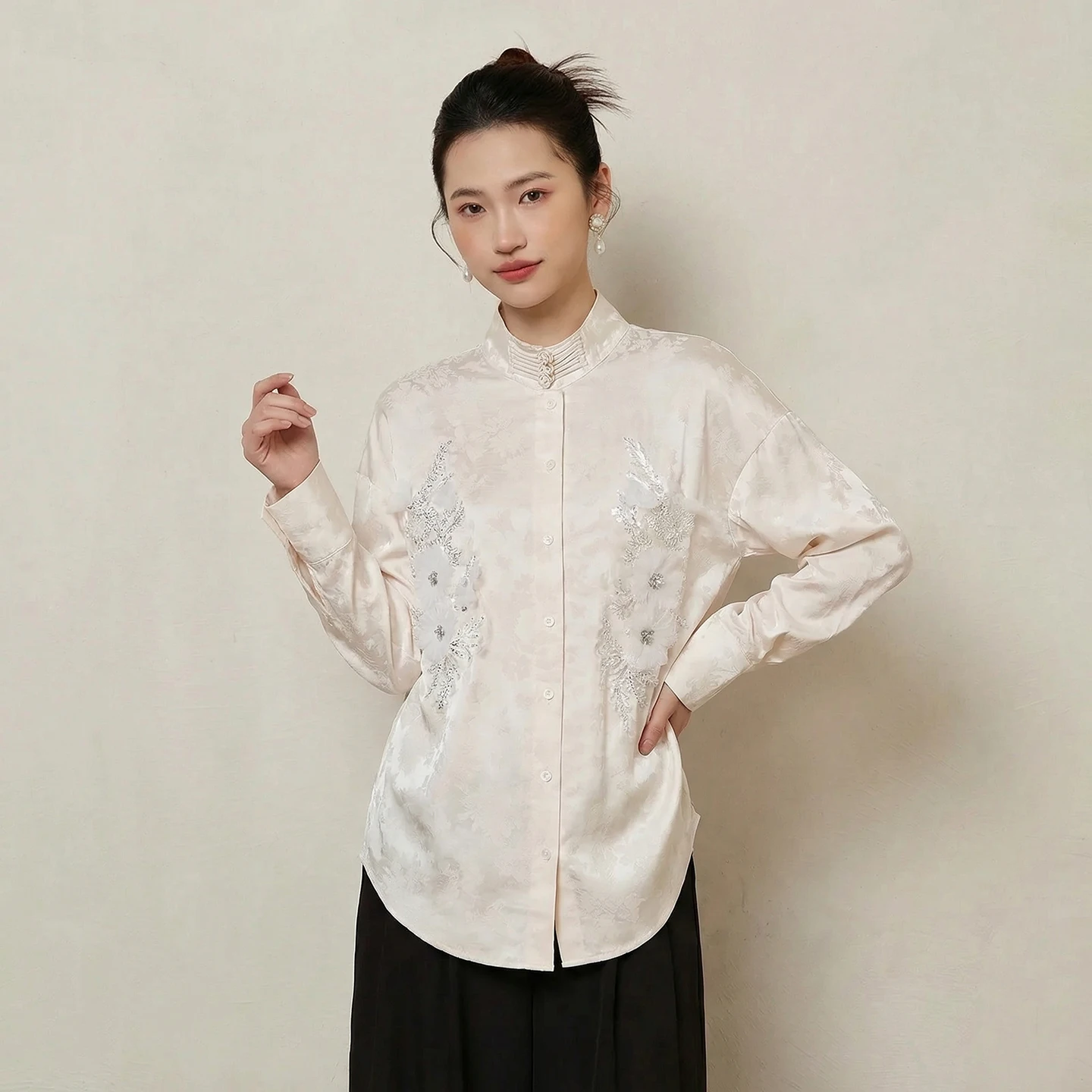 

Elegant Embroidered Beaded Shirt Women's New Chinese Style Fashion Top High-End Sensation Lightweight Luxury Anti-Aging