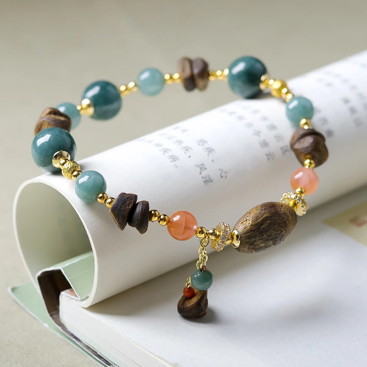 

Hainan Green Qinan Agarwood Bracelet Original Jade Nanhong Agate New Chinese Style Bracelet