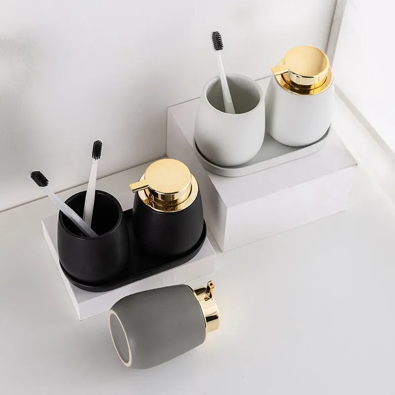 Ceramiczna butelka na balsam do rąk, płyn do dezynfekcji, kubek na płyn do płukania ust, taca, akcesoria łazienkowe do hotelu, przybory toaletowe, dekoracje łazienkowe.