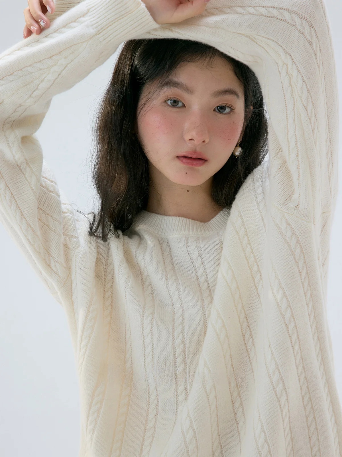 

Классический круглый вязаный свитер для женщин, шерстяной, с узором косы, повседневный, свободного кроя, эксклюзивно онлайн, зимняя коллекция