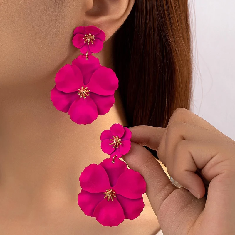 Pendientes de Mujer con Flores Fucsia, Baño de Oro, Diseño de Flor Grande en Spray Fucsia, Pendientes Colgantes para Fiestas y Bodas