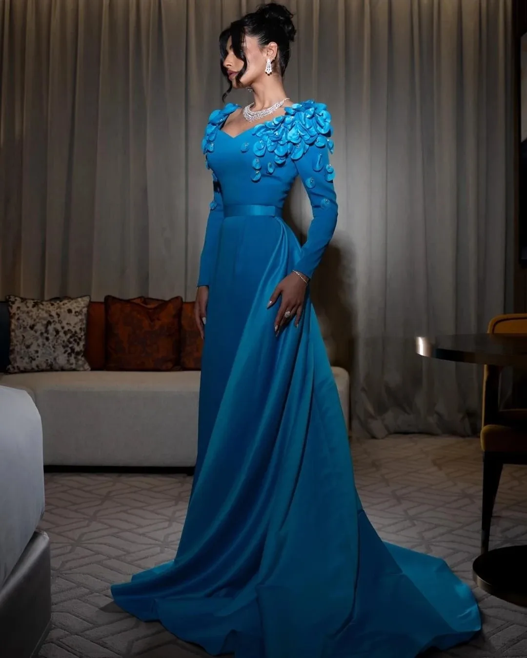 Robe de soirée bleue pour femmes saoudiennes, robes de Rh, robes de soirée à fleurs 3D, manches longues, longueur de balayage initiée, robes de mariée