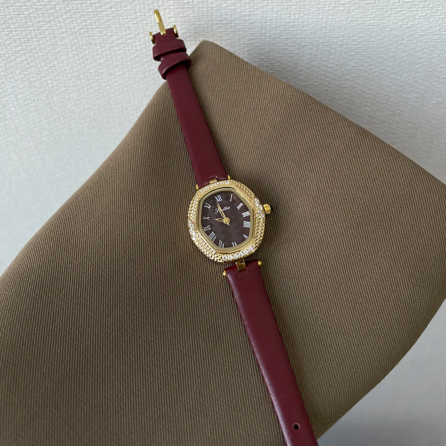 Artistic Women'S Watch, Small And Exquisite, Elegant Style, New 2026 Model, Trendy Brand Wristwatch, High-Quality Women'S Watch.